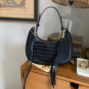 Elegant Black Croc-Embossed Shoulder Bag